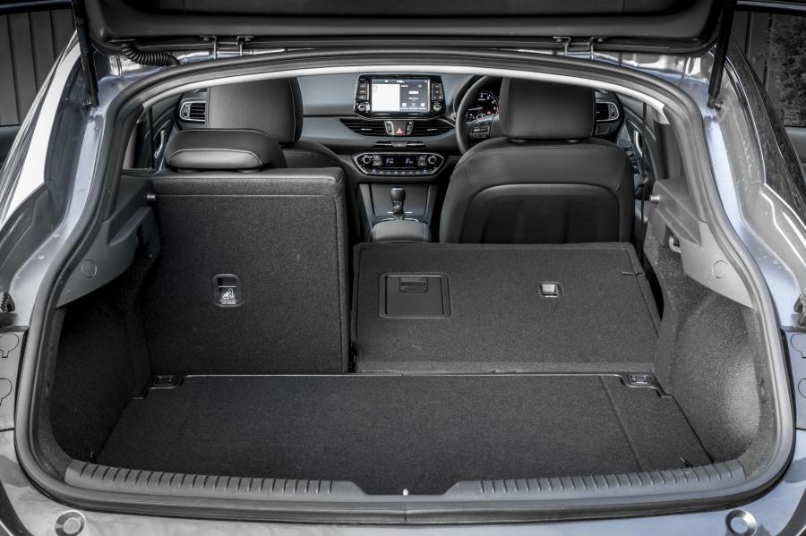 Багажник Hyundai i30 Fastback (PD) 2018 года  (UK) (фото 33 из 40)